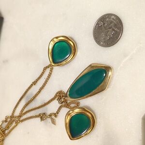 Vintage‎ Sarah Coventry dark green teardrop shape pendant & earrings set